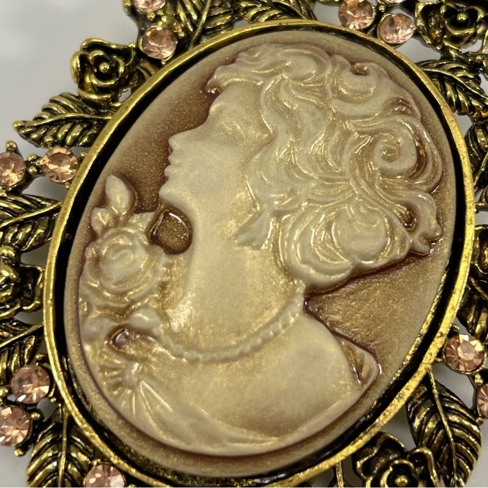 Cameo Brooch Pin Gold Tone Floral Design Vintage Look Champagne Rhinestones